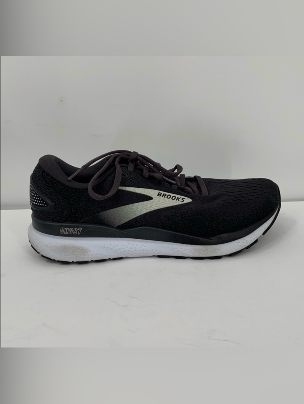 Brooks Ghost 16 running shoe sneakers black white gray walking comfort women 9.5